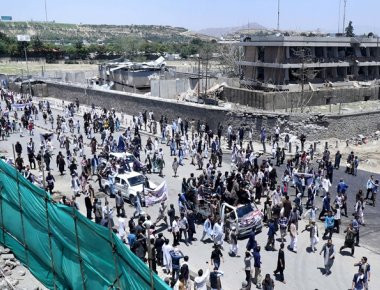 Αφγανιστάν: Έκρηξη με τουλάχιστον 12 νεκρούς σε κηδεία θυμάτων από το μακελειό της Καμπούλ